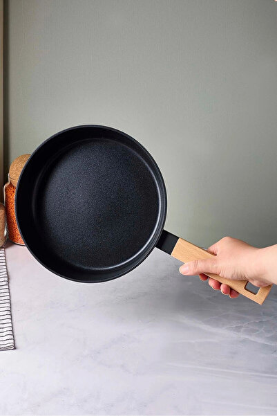 PerottiHome مقلاة سيراميك بقاعدة حث سوداء من كوكوود ومقبض خشبي 20 سم