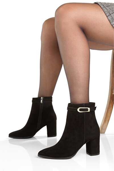 LİVAY STORE Η πιο δημοφιλής επιλογή: Μπότες & μποτάκια από βέγκαν δέρμα με χοντρό τακούνι και λεπτομέρεια με αγκράφα στο πλάι