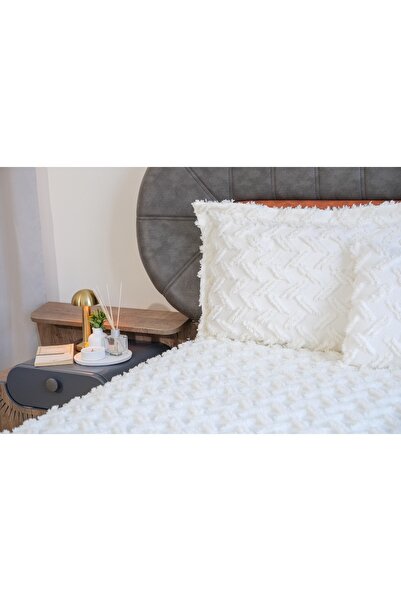 Konyaaltı Çeyizevi Kırık Beyaz Çift Kişilik Yatak Örtüsü Seti – 4 Parça Modern Dokulu, Fon Yastık ve Kırlent Dahil