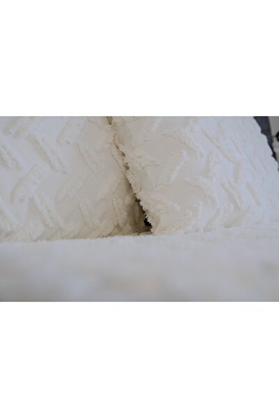 Konyaaltı Çeyizevi Kırık Beyaz Çift Kişilik Yatak Örtüsü Seti – 4 Parça Modern Dokulu, Fon Yastık ve Kırlent Dahil