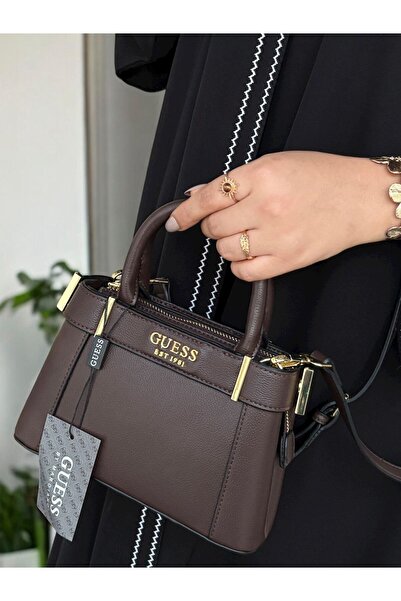 Generic Shoulder bag with accessories