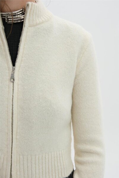 SHERIN Ecru Zippered Crop Knit Cardigan