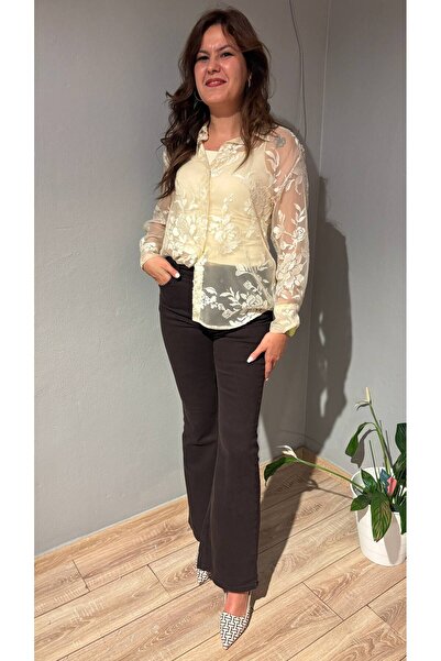 Bir Demet Butik Dantel Detaylı Desenli Kadın Gömlek – Şık ve Zarif Ofis & Gec...