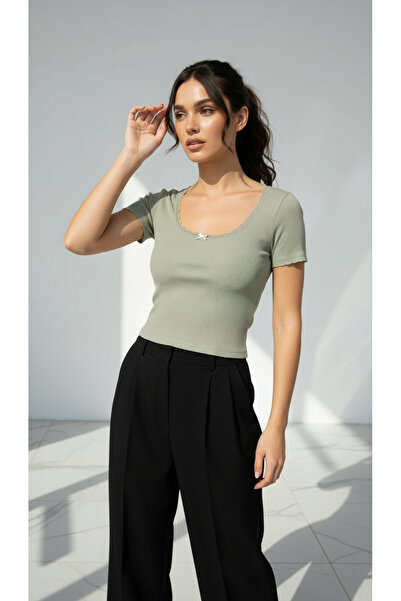 Mood Lab Μπλουζάκι κορμάκι με κοντό μανίκι χακί με λεπτομέρεια από δαντέλα