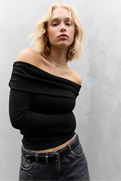 Stradivarius Off-the-shoulder gathered knit top