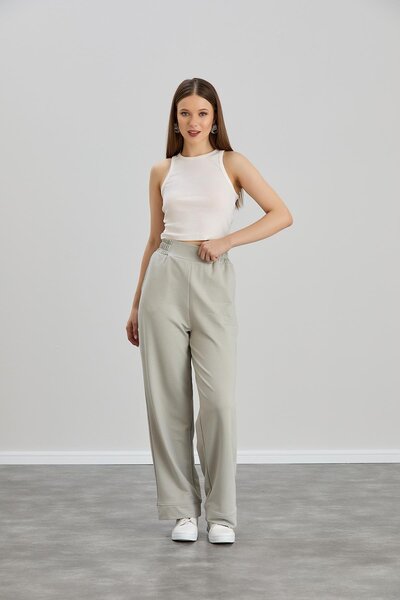 Sortie Pantaloni de sport gri pentru femei, cu talie elastică, cu picioare la...