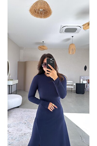 Buket Teke Тъмносиня рокля с отвор отпред