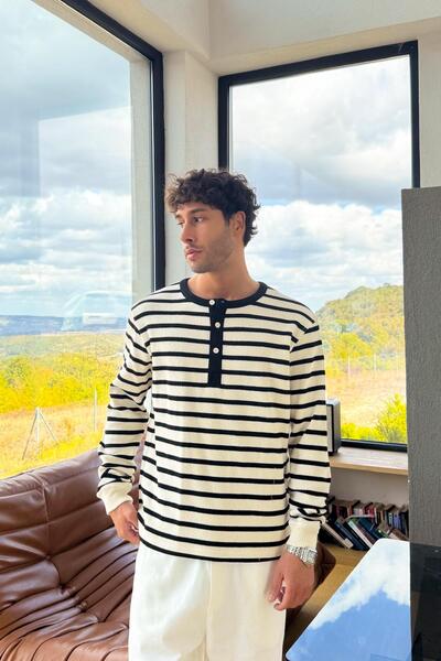 Flaw Wear Buttoned Striped Knitwear Sweater