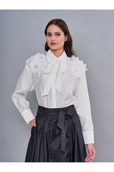 SERPİL 3D Çiçek Aplikeli Fiyonk Yakalı Uzun Kollu Gömlek 50722