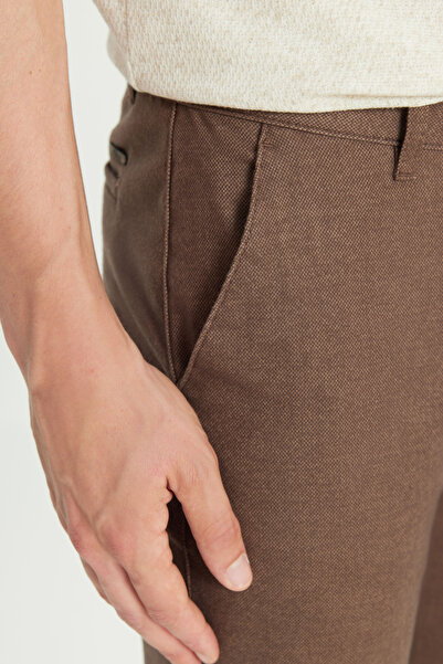 AC&Co / Altınyıldız Classics Erkek Kahverengi Pamuklu Slim Fit Dar Kesim Yan Cepli Armürlü Casual Pantolon