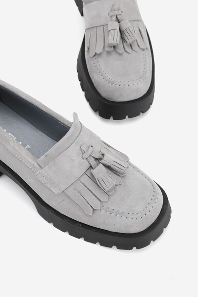 TUNAELLİ KADIN GRİ SÜET HAKİKİ DOĞAL DERİ 36-41 NUMARA PÜSKÜLLÜ TOPUKLU LOAFER AYAKKABI