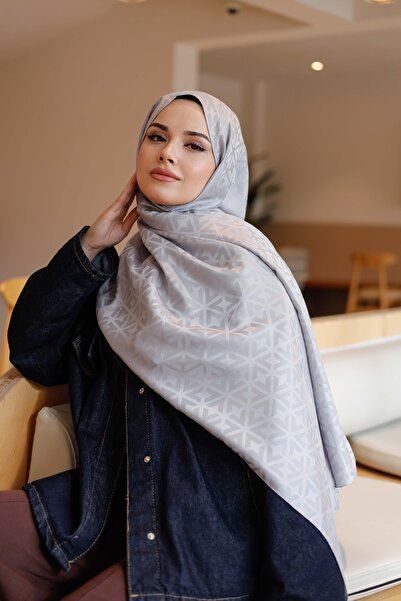 QASSA SHAL Silver Gray Shawl