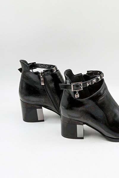 KRISTE BELL Kristebell Imported Accessory Detailed Heeled Classic Boots 2551 - Black Patent Leather - 36