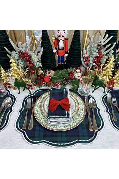 Table Alp Lüks Amerikan Servis Peçete Seti – Ekoseli Beyaz Nakışlı Noel Tasarımı (8 Parça)