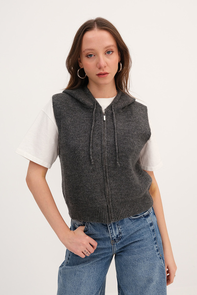 Addax Трикотажний жилет з капюшоном Y3478