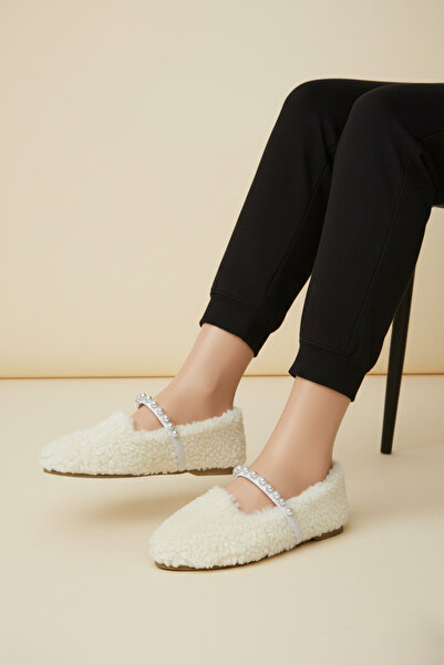 birizmoda Kadın İnci Detaylı Peluş Ev Babeti - Beyaz