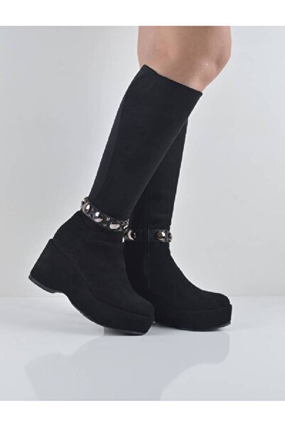 Şanslı Ayakkabıcılık حذاء بكعب عريض بإبزيم من جلد الغزال الأسود