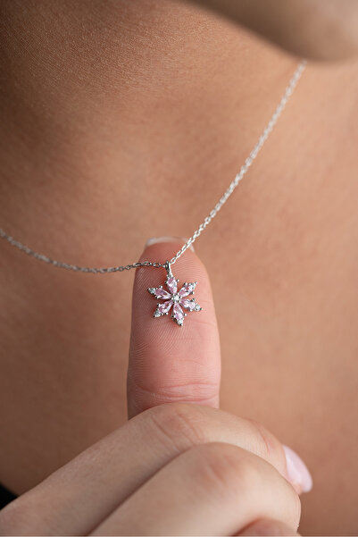 ESSARE 925 Ayar Gümüş Rodyum Kaplama Pembe Taşlı Lotus Kamelya Çiçeği Kolye