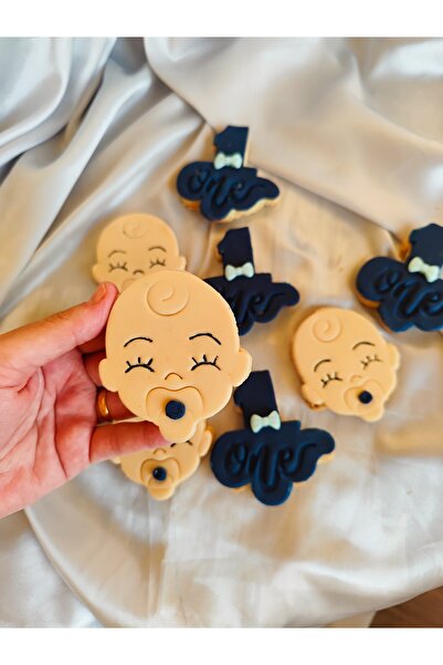 Maku home Kişiye Özel isimli Maket Pasta / stantlı 1 yaş ve bebek yüzü çubuklu kurabiyesi -20 li