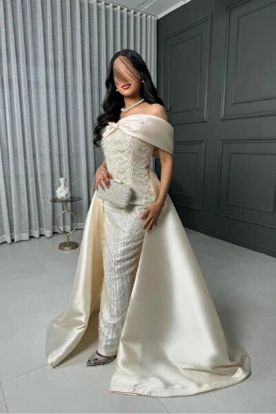 narvenia Curls Rush Embroidered Train Dress