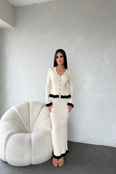 LİLA İSTANBUL Σετ δύο τεμαχίων πλεκτών ενδυμάτων Premium με μανίκια και φούστα με βολάν με λαιμόκοψη σε σχήμα V