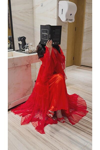 Munira Exclusive and luxurious bridal two-piece lingerie dress that combines elegance and delicacy.