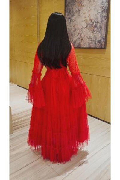 Munira Exclusive and luxurious bridal two-piece lingerie dress that combines elegance and delicacy.