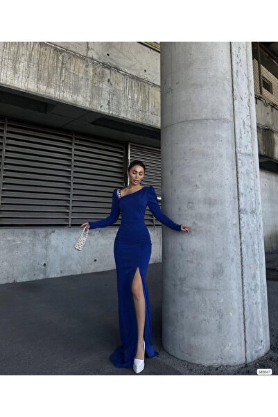 Modafeminen Esnek Simli Kumaş Kayık Yaka Omuz Taş Detaylı Yırtmaçlı Abiye Elb...