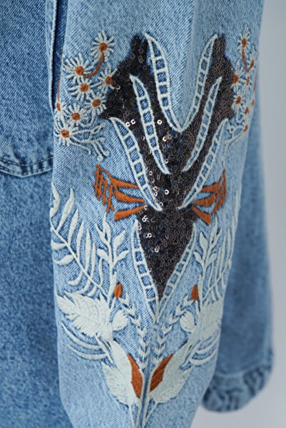 butiksinope AST 940 Kol ve Sırt Nakış Detaylı Oversize Kadın Kot Ceket Mavi