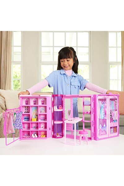 Barbie مجموعة ألعاب خزانة الأحلام مع دمية أزياء وإكسسوارات HXD58 (للأعمار من 3 سنوات فما فوق)