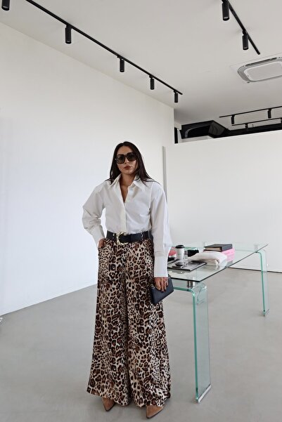 Özge Özgenç Leoapar Desen Deri Kemerli Saten Pantolon