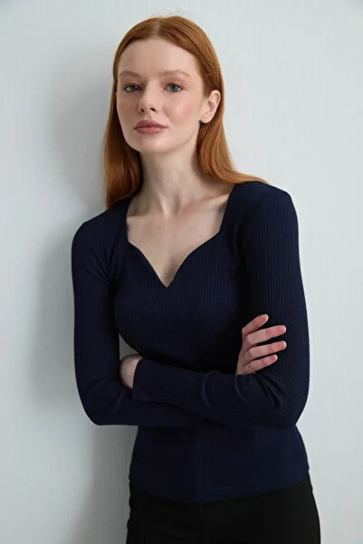 Gusto Heart Neckline Cotton Blouse - Navy Blue