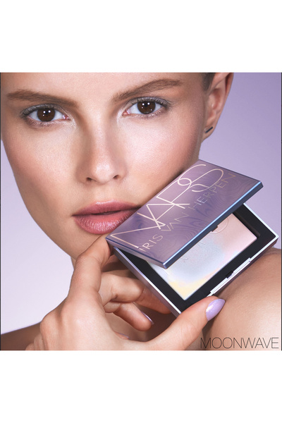 Nars LIGHT REFLECTING PRISMATIC Sınırlı Sayıda Özel Tasarıma Sahip Sabitleyici Transparan Pudra10 gr