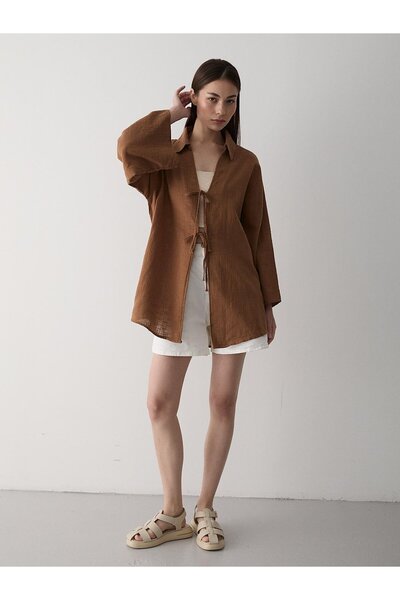 Laluvia Hnědá kimono halenka ze 100% bavlněného lnu s krajkovým detailem