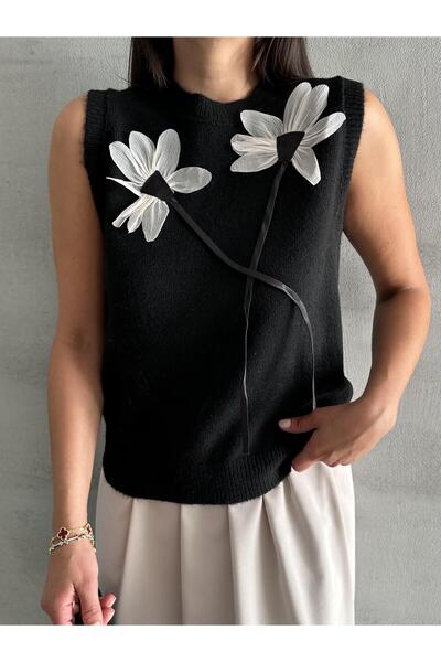 Laluvia Pletený svetr Black Daisy Appique