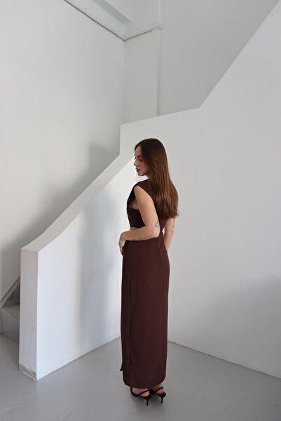 Laluvia Καφέ φόρεμα με αγκράφα μπροστά και χαμηλό στο πλάι