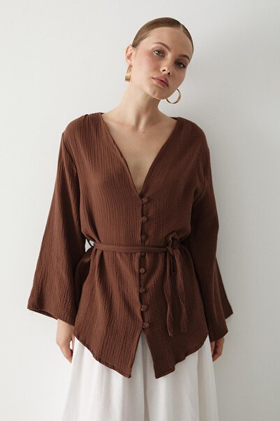 Laluvia Brauner Kimono mit mehreren Knöpfen