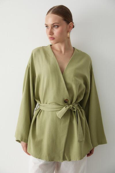 Laluvia Khakifarbener Baumwoll-Kimono mit Knopfdetail und Gürtel aus Leinen