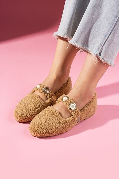 FUGA MODA فستان فالوريا تابا المنزلي المزود بحزام مع إكسسوارات من اللؤلؤ والختم