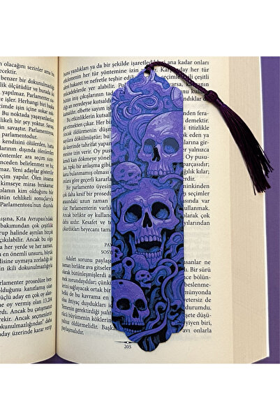 Snickerdoodles علامة كتاب منقوشة على شكل جمجمة من مجموعة 'نوتز من الشadows'