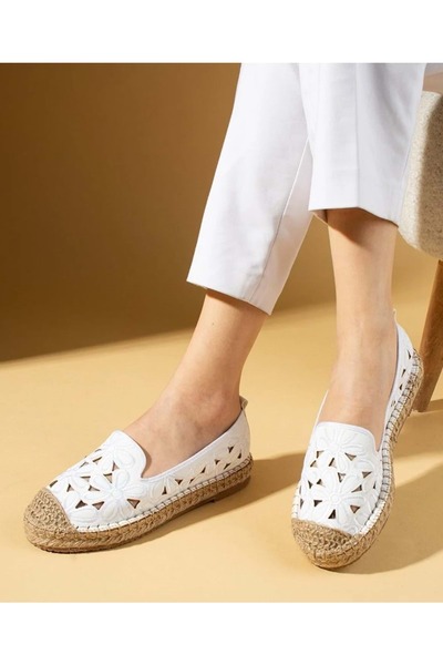 KOCAMANLAR Γυναικεία παπούτσια μπαλαρίνας με λουλουδάτο σχέδιο Feles ΛΕΥΚΟ