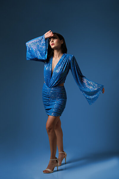 ElifNaz Mavi Payetli Cut Out Detaylı Geniş Kol Mini Elbise