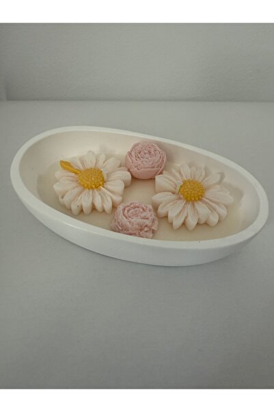 BY CLEO ADARA SCENTED CANDLE