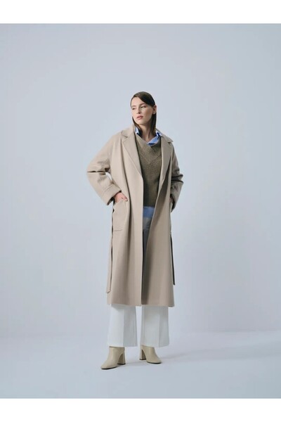 IDA Collection معطف كبير الحجم مع جيوب واسعة ودبوس زينة حجري