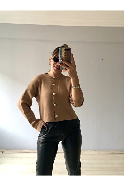 Gözde Tasarım Butik سترة صوفية نسائية بأزرار ذهبية اللون بلون الجمل