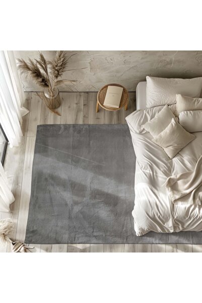 Al Kaffary Carpet سجادة كاندي، ناعمة ورقيقة بتصميم كلاسيكي أساسي، مثالية لغرف النوم وغرف المعيشة، لونها رمادي