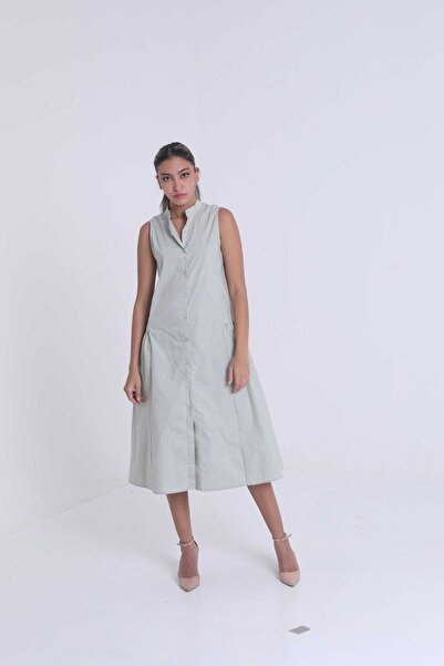 mica فستان ميدي بياقة أمامية مفتوحة وأزرار، بدون أكمام