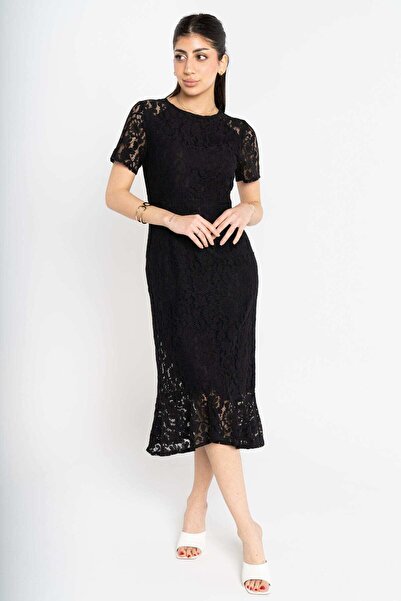 mica فستان ميدي بأكمام قصيرة مزين بالدانتيل وفتحة رقبة دائرية