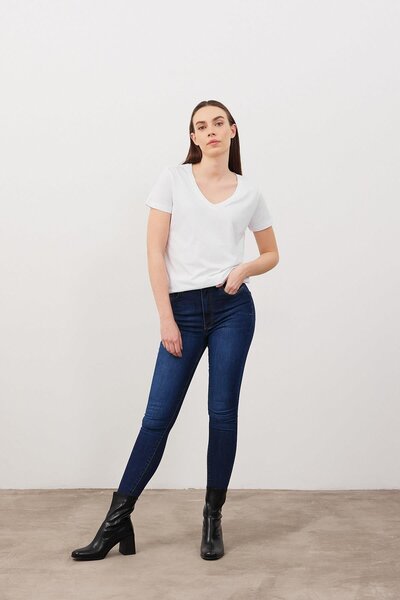 VENA Tricou Boyfriend cu decolteu în V Regular Fit (Modal) - Alb