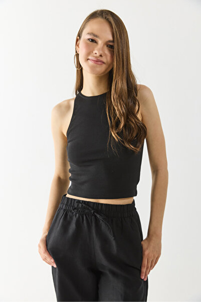 VENA Sandra Halter Top Crop Tank - Black